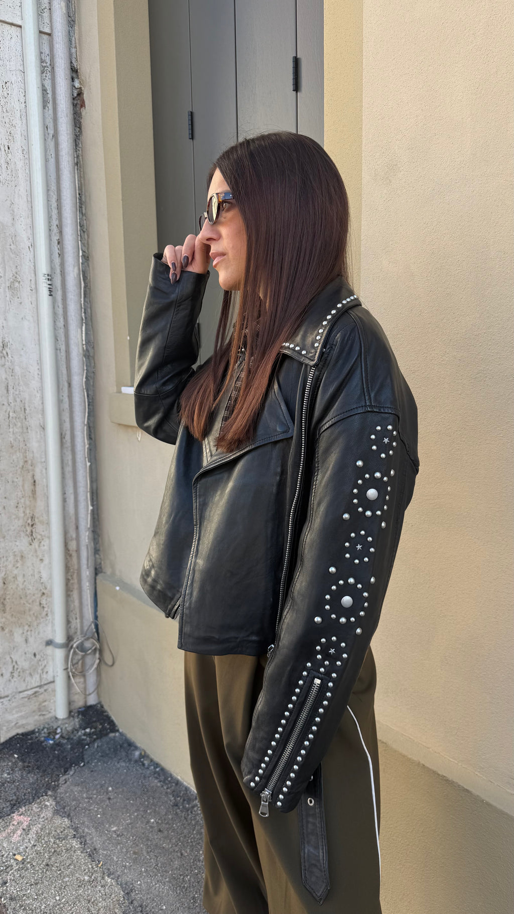 Chiodo in vera pelle con borchie